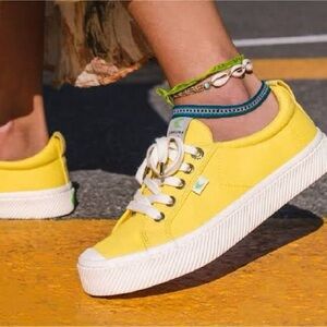 Cariuma OCA Low Yellow Sneakers